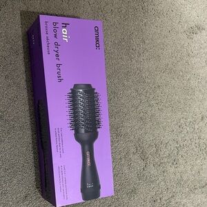 New!!! Amika Vibrant Purple Hair Dryer Brush